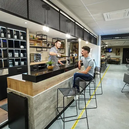 Ibis Centre Giraudeau Отель 3*